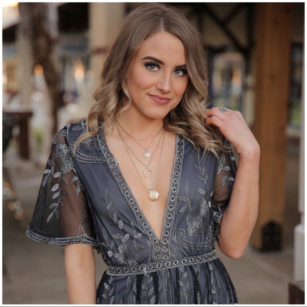 ✨RESTOCKED✨Gold Tone Hammered Layered Necklace - Picture 3 of 4